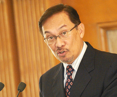 Anwar Ibrahim: Perlu Dialog Barat-Islam Secara Harmonis